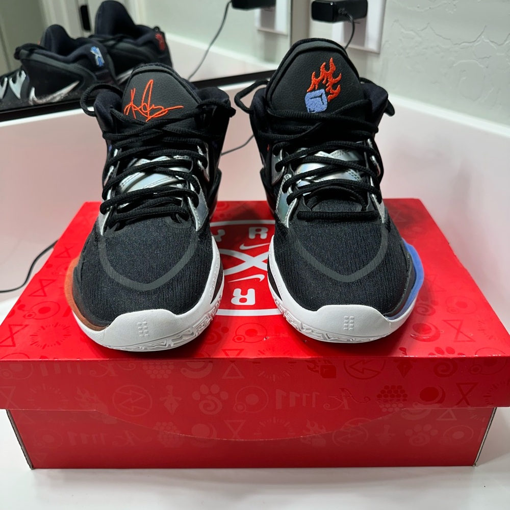New Nike Kyrie Fire and Ice Basketball Shoes - Picture 3 of 7
